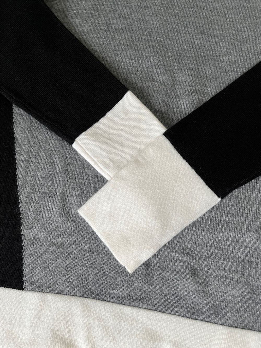 French Connection Women's Gray Black White Colorblock Crewneck Sweater - Size M - Picture 2 of 8